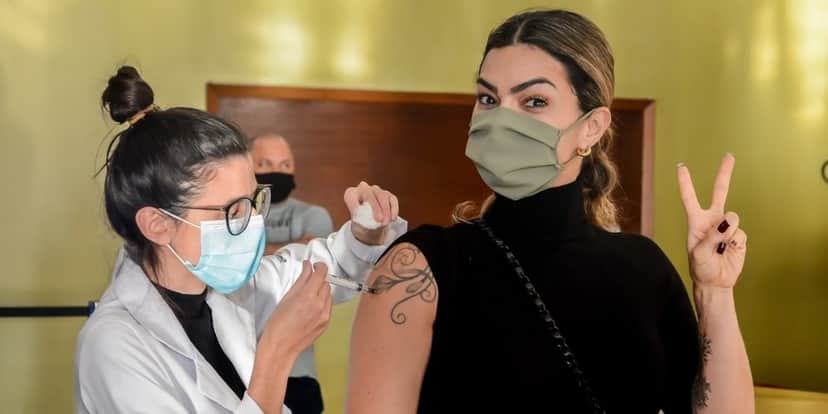 Kelly Key recebe segunda dose da vacina contra a Covid-19 (Foto: Webert Belecio / AgNews) Kelly Key recebe segunda dose da vacina contra a Covid-19 (Foto: Webert Belecio / AgNews)