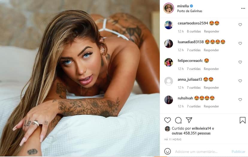 Mirella ficou de quatro e enfiou toda a calcinha no bumbum (Imagem: Reprodução) Mirella ficou de quatro e enfiou toda a calcinha no bumbum (Imagem: Reprodução)