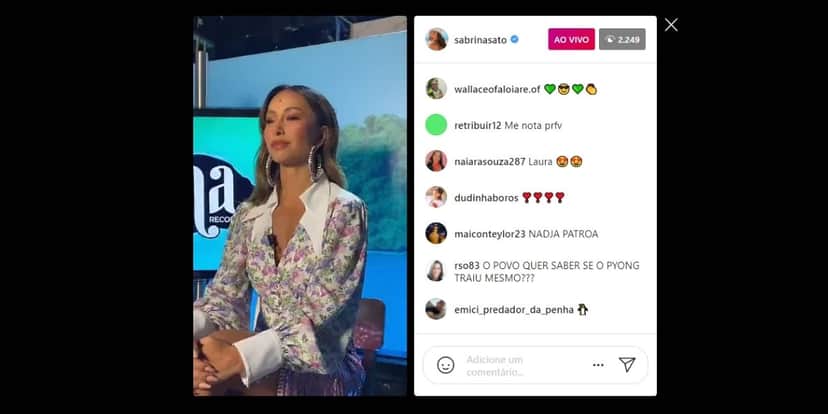 Sabrina Sato durante coletiva sobre a Ilha Record (Reprodução) Sabrina Sato durante coletiva sobre a Ilha Record (Reprodução)