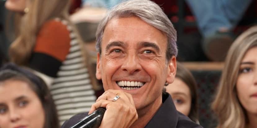 Alexandre Borges surge em novo relato avassalador confirmando doença terminal e desmorona: "Um beco sem saída" Alexandre Borges surge em novo relato avassalador confirmando doença terminal e desmorona: "Um beco sem saída"