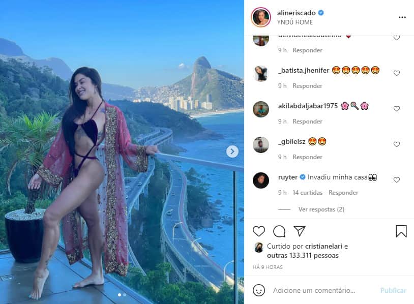 Aline Riscado provoca e mostra demais em biquíni minúsculo (Foto: Reprodução) Aline Riscado provoca e mostra demais em biquíni minúsculo (Foto: Reprodução)