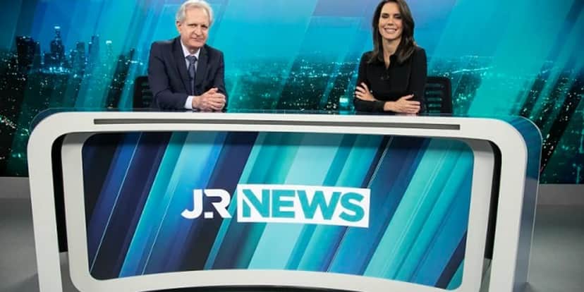 Augusto Nunes e Camila Busnello na bancada do Jornal da Record News (Foto: Reprodução) Augusto Nunes e Camila Busnello na bancada do Jornal da Record News (Foto: Reprodução)
