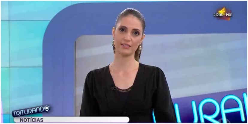 Chris Flores interrompe programa às pressas, confirma morte de grande nome do SBT e desmorona: "Infelizmente" Chris Flores interrompe programa às pressas, confirma morte de grande nome do SBT e desmorona: "Infelizmente"