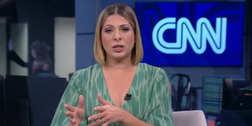Apresentadora da CNN Brasil quase enterra Bolsonaro ao vivo (Foto: Reprodução) Apresentadora da CNN Brasil quase enterra Bolsonaro ao vivo (Foto: Reprodução)