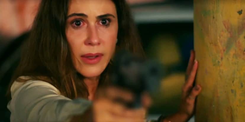 Dominique (Guilhermina Guinle) se despede de Salve-se Quem Puder (Foto: Reprodução/Globo) Dominique (Guilhermina Guinle) se despede de Salve-se Quem Puder (Foto: Reprodução/Globo)