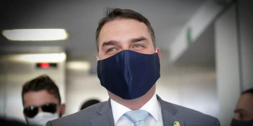 Flávio Bolsonaro expõe estado de saúde do pai (Foto: Reprodução) Flávio Bolsonaro expõe estado de saúde do pai (Foto: Reprodução)
