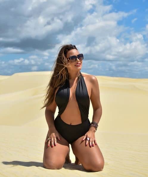 Geisy Arruda posta foto na praia - Reprodução Geisy Arruda posta foto na praia - Reprodução