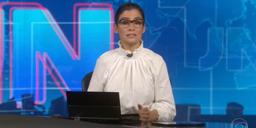 A jornalista trabalha ao lado de William Bonner no Jornal Nacional (Foto: Reprodução/Globo) A jornalista trabalha ao lado de William Bonner no Jornal Nacional (Foto: Reprodução/Globo)