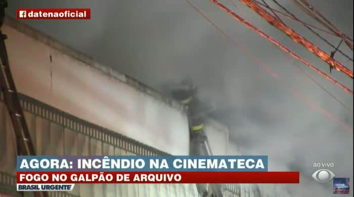 Datena acompanhou incêndio na Cinemateca de São Paulo pelo "Brasil Urgente" (Foto: Reprodução/Band) Datena acompanhou incêndio na Cinemateca de São Paulo pelo "Brasil Urgente" (Foto: Reprodução/Band)