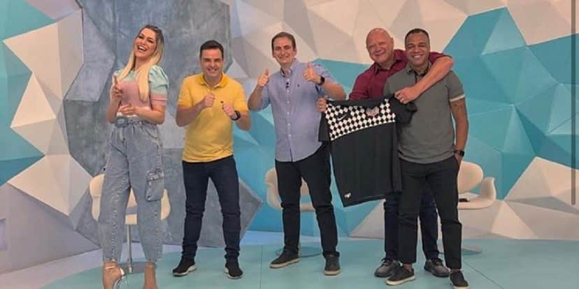 Renata Fan expõe desfecho no Jogo Aberto em textão e reúne comentaristas da Band em anúncio: "Fim" Renata Fan expõe desfecho no Jogo Aberto em textão e reúne comentaristas da Band em anúncio: "Fim"