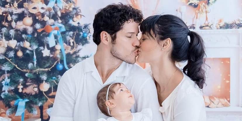 José Loreto, Débora Nascimento e Bella (Foto: Reprodução) José Loreto, Débora Nascimento e Bella (Foto: Reprodução)