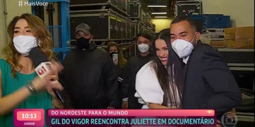Mais Você: Juliette abraçada com Gilberto nos bastidores da Globo (Foto: Reprodução) Mais Você: Juliette abraçada com Gilberto nos bastidores da Globo (Foto: Reprodução)