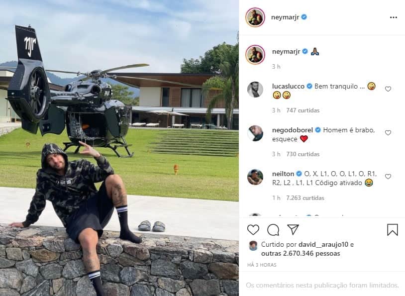 Neymar ostenta em helicóptero com suas iniciais (Foto: Reprodução) Neymar ostenta em helicóptero com suas iniciais (Foto: Reprodução)