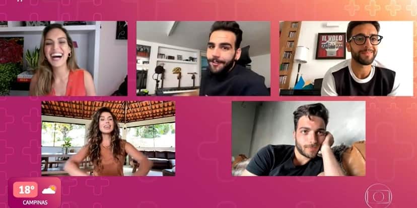 Paula Fernandes assume relação com três novinhos juntos e confirma: "Parceria e romântica" Paula Fernandes assume relação com três novinhos juntos e confirma: "Parceria e romântica"