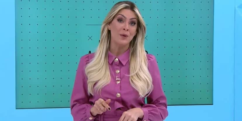"Muita lamentação", Renata Fan abre Jogo Aberto às pressas, confirma saída na Band e desaba: "Pesadelo" "Muita lamentação", Renata Fan abre Jogo Aberto às pressas, confirma saída na Band e desaba: "Pesadelo"