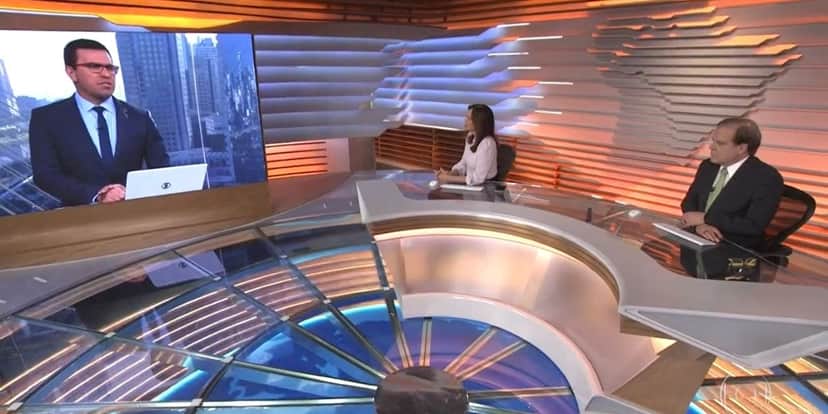 Chico Pinheiro abre BDBR às pressas, olha à Ana Paula Araújo e anuncia assassinato na Globo: "Foi morto a tiros" Chico Pinheiro abre BDBR às pressas, olha à Ana Paula Araújo e anuncia assassinato na Globo: "Foi morto a tiros"