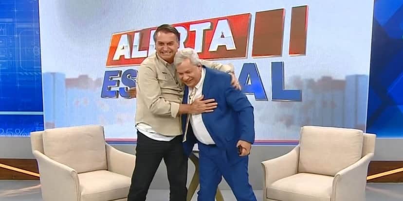 Sikêra Jr. quebra protocolo, invade hospital de Jair Bolsonaro, expõe presidente em maca e desaba: "Levanta" Sikêra Jr. quebra protocolo, invade hospital de Jair Bolsonaro, expõe presidente em maca e desaba: "Levanta"