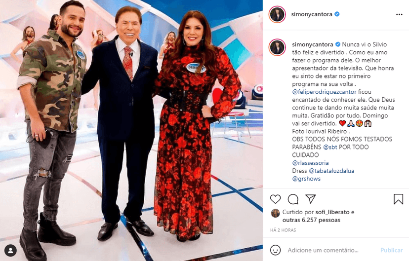 Simony posou ao lado do namorado e Silvio Santos (Foto: Reprodução) Simony posou ao lado do namorado e Silvio Santos (Foto: Reprodução)