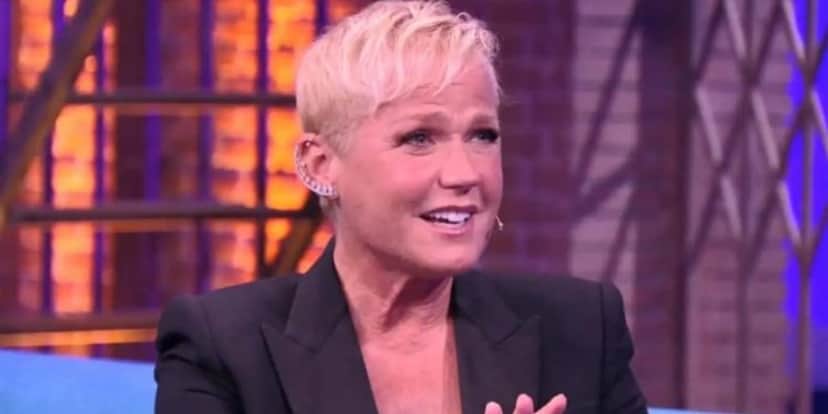 "Mal comida", Xuxa agride mulher em praça pública e não deixa barato após ouvir o que não queria sobre o ex "Mal comida", Xuxa agride mulher em praça pública e não deixa barato após ouvir o que não queria sobre o ex