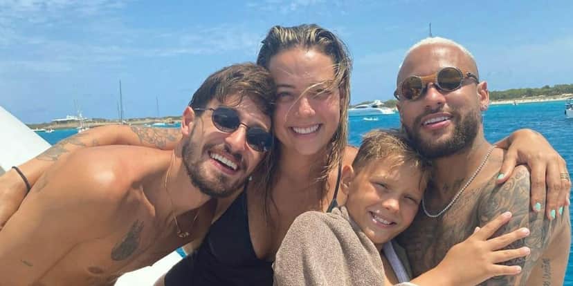 Neymar e Carol Dantas surgem juntos em viagem (Foto: Reprodução) Neymar e Carol Dantas surgem juntos em viagem (Foto: Reprodução)