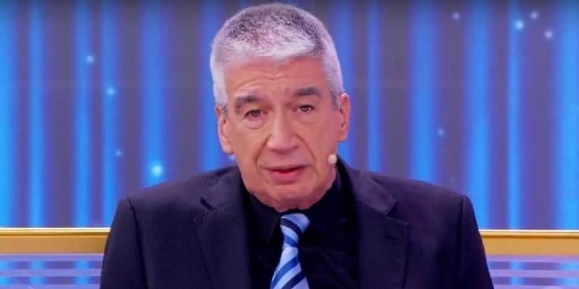 Décio Piccinini revela sofrer de síndrome que causa tremores (Foto: Reprodução/SBT) Décio Piccinini revela sofrer de síndrome que causa tremores (Foto: Reprodução/SBT)