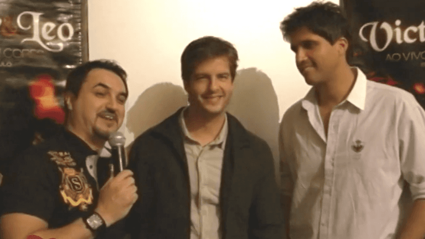 Odair Terra durante entrevista com a dupla Victor e Leo (Foto: Reprodução) Odair Terra durante entrevista com a dupla Victor e Leo (Foto: Reprodução)