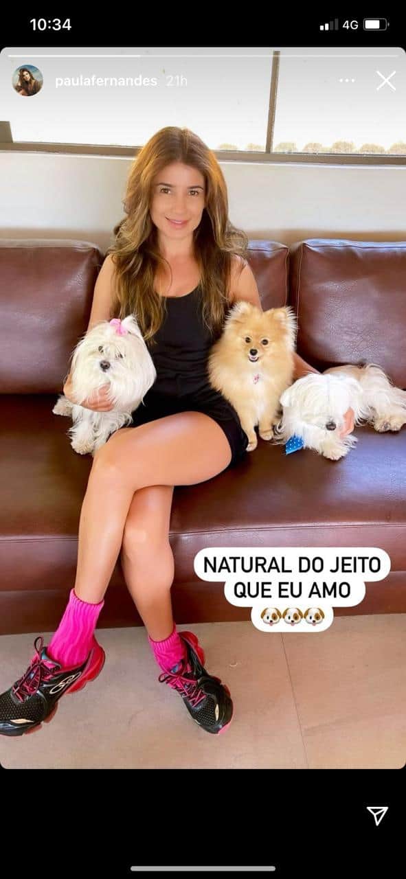 Paula Fernandes expõe como veio ao mundo (Reprodução) Paula Fernandes expõe como veio ao mundo (Reprodução)
