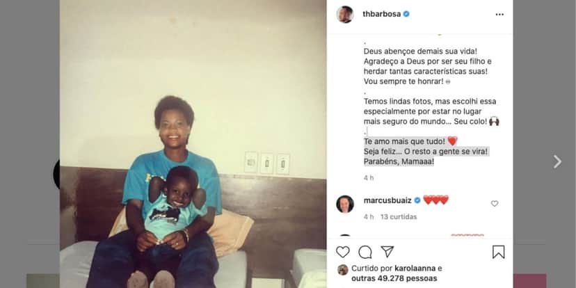 Thiaguinho surge em colo de mãe e faz declaração de amor devido ao aniversário da patriarca (Reprodução) Thiaguinho surge em colo de mãe e faz declaração de amor devido ao aniversário da patriarca (Reprodução)