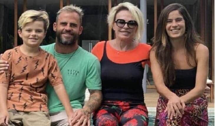 "Algumas peças você não precisa mais", Ana Maria, após divórcio, explode em indiretas na Globo: "Mais leve" "Algumas peças você não precisa mais", Ana Maria, após divórcio, explode em indiretas na Globo: "Mais leve"