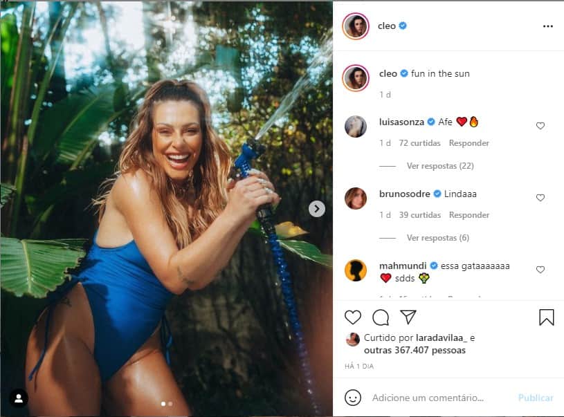 Cleo tira a roupa e espreme parte íntima (Foto: Reprodução) Cleo tira a roupa e espreme parte íntima (Foto: Reprodução)