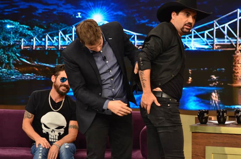 Edson, da dupla com Hudson, é um dos famosos que colocou silicone na bunda (Foto: Reprodução/Record) Edson, da dupla com Hudson, é um dos famosos que colocou silicone na bunda (Foto: Reprodução/Record)
