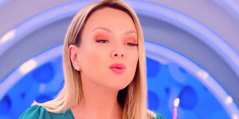 "Precisei sair do SBT", confirma Eliana, expondo desfecho na emissora e relação com Silvio: "Me faltam palavras" "Precisei sair do SBT", confirma Eliana, expondo desfecho na emissora e relação com Silvio: "Me faltam palavras"