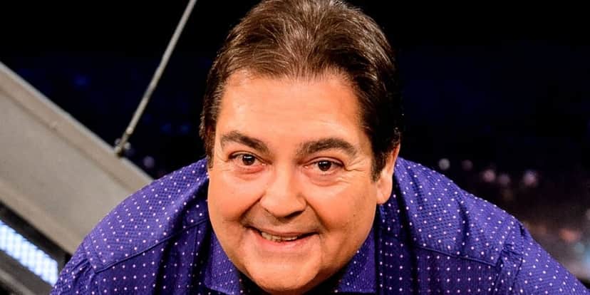 Faustão é internado às pressas para cirurgia de emergência e o pior é confirmado: "No coração" Faustão é internado às pressas para cirurgia de emergência e o pior é confirmado: "No coração"