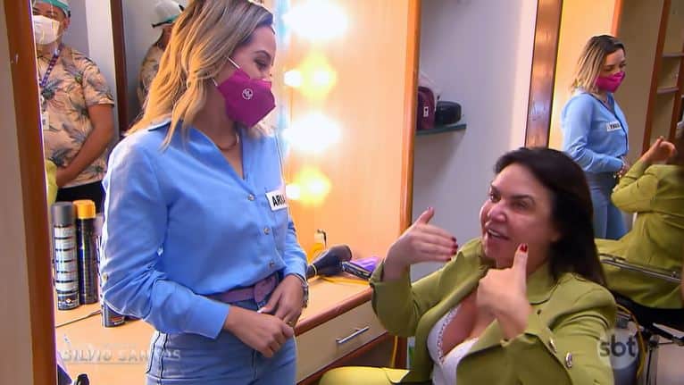 Flor Fernandez fez revelação sobre Silvio Santos no camarim (Foto: Reprodução/YouTube) Flor Fernandez fez revelação sobre Silvio Santos no camarim (Foto: Reprodução/YouTube)