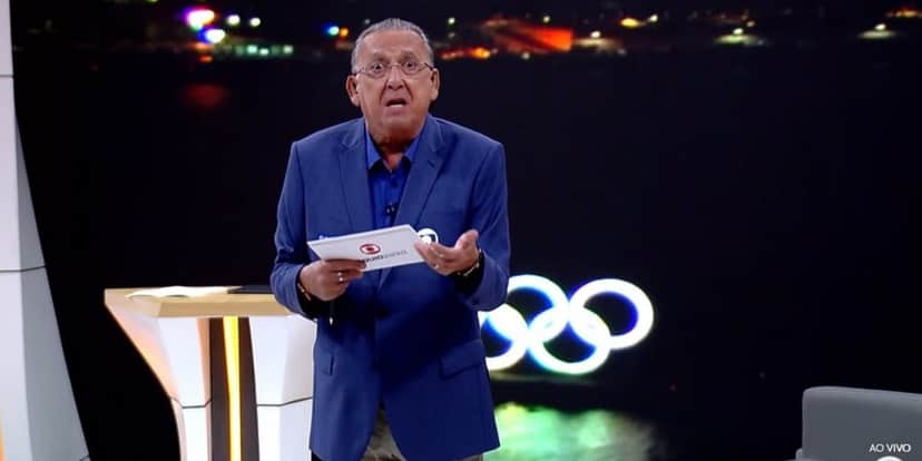 Galvão Bueno, da Globo, foi um dos que ganhou uniforme completo da Globo (Foto: Reprodução) Galvão Bueno, da Globo, foi um dos que ganhou uniforme completo da Globo (Foto: Reprodução)