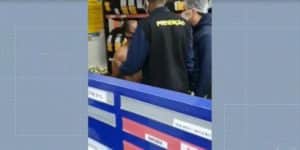 "Perturbador", substituta de Rodrigo Bocardi vê homem de cueca ao vivo, perde a voz e se desespera: "Humilhação" "Perturbador", substituta de Rodrigo Bocardi vê homem de cueca ao vivo, perde a voz e se desespera: "Humilhação"