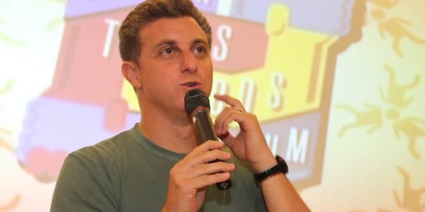 Luciano Huck desbanca Silvio Santos e é o apresentador mais poderoso da televisão (Foto: Anderson Borde/AgNews) Luciano Huck desbanca Silvio Santos e é o apresentador mais poderoso da televisão (Foto: Anderson Borde/AgNews)
