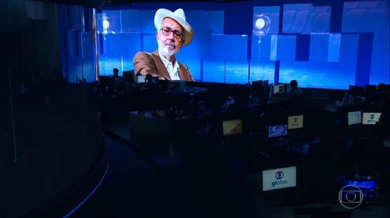Renata Vasconcellos anuncia morte na Globo, quebra protocolo no Jornal Nacional e emoção toma conta: "Te amo" Renata Vasconcellos anuncia morte na Globo, quebra protocolo no Jornal Nacional e emoção toma conta: "Te amo"