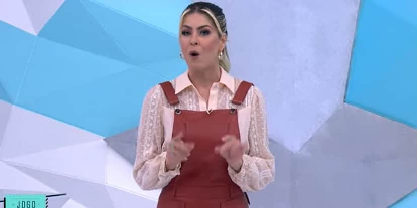 "Fim da história", Renata Fan cruza as mãos, anuncia saída no Jogo Aberto e confirma nova fase: "Eu tô abalada" "Fim da história", Renata Fan cruza as mãos, anuncia saída no Jogo Aberto e confirma nova fase: "Eu tô abalada"