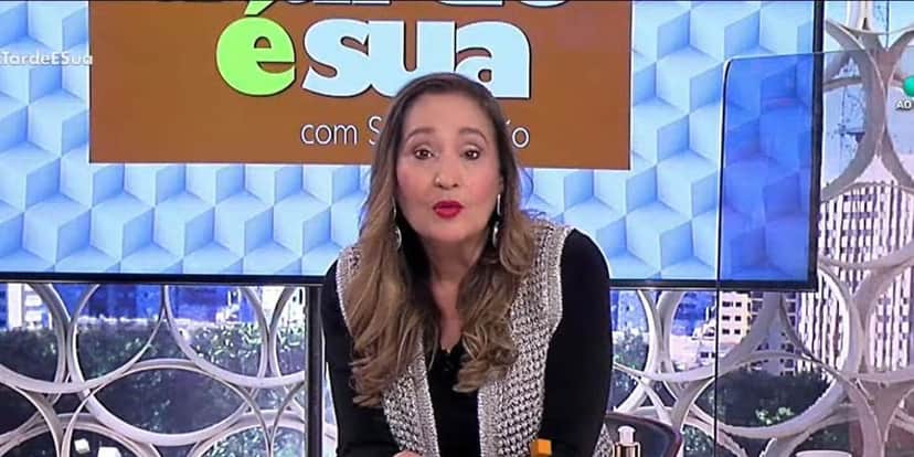 RedeTV vive guerra com funcionários, gera debandada na emissora e deixa Sonia Abrão com risco de sair do ar RedeTV vive guerra com funcionários, gera debandada na emissora e deixa Sonia Abrão com risco de sair do ar