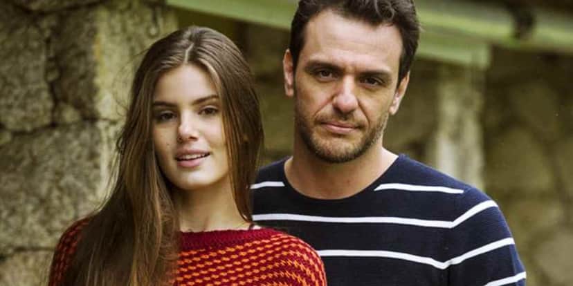 Camila Queiroz e Rodrigo Lombardi são destaques de Verdades Secretas (Foto: Reprodução/Globo) Camila Queiroz e Rodrigo Lombardi são destaques de Verdades Secretas (Foto: Reprodução/Globo)