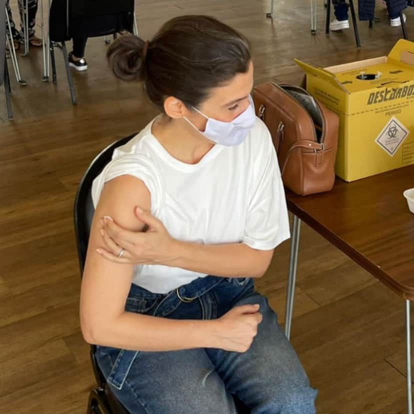 Renata Vasconcellos recebeu a segunda dose da vacina contra o coronavírus (Foto: Reprodução/Instagram) Renata Vasconcellos recebeu a segunda dose da vacina contra o coronavírus (Foto: Reprodução/Instagram)