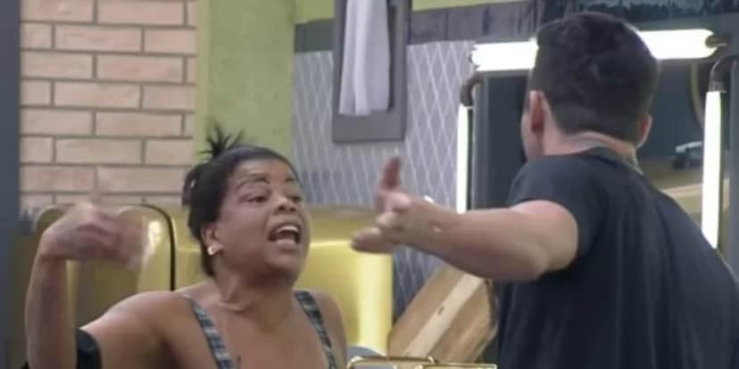 Tati Quebra Barraco em briga com Rico em A Fazenda 13 (Foto: Reprodução) Tati Quebra Barraco em briga com Rico em A Fazenda 13 (Foto: Reprodução)