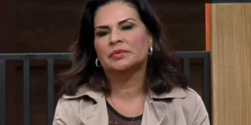 "Preconceito por ser gostosa", Solange Gomes perde as estribeiras em A Fazenda 13 e expõe: "Tenho uns 50 homens" "Preconceito por ser gostosa", Solange Gomes perde as estribeiras em A Fazenda 13 e expõe: "Tenho uns 50 homens"