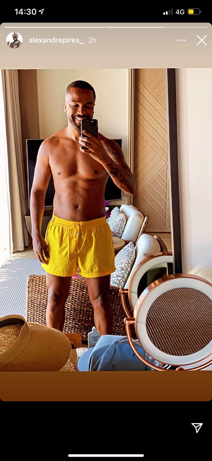 Alexandre Pires leva fãs à loucura ao mostrar corpo sarado - Reprodução Alexandre Pires leva fãs à loucura ao mostrar corpo sarado - Reprodução