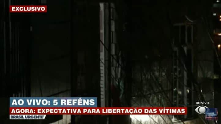 Datena atendeu pedido dos sequestradores durante o Brasil Urgente (Foto: Reprodução) Datena atendeu pedido dos sequestradores durante o Brasil Urgente (Foto: Reprodução)