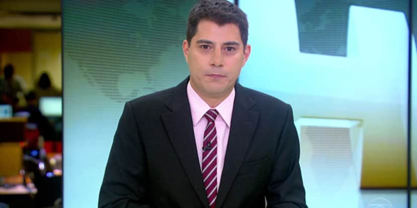Evaristo Costa no comando do Jornal Hoje na Globo (Foto: Reprodução) Evaristo Costa no comando do Jornal Hoje na Globo (Foto: Reprodução)
