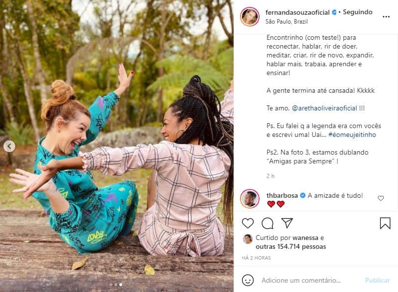 Fernanda Souza surpreendeu ao surgir agarrada com uma de suas melhores amigas (Foto: Reprodução/ Instagram) Fernanda Souza surpreendeu ao surgir agarrada com uma de suas melhores amigas (Foto: Reprodução/ Instagram)