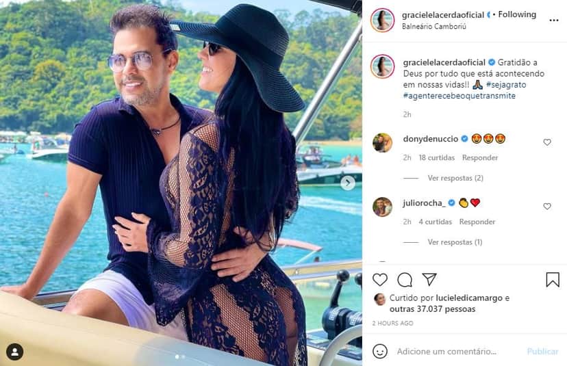 Graciele Lacerda e Zezé Di Camargo posaram juntos em clima de romance (Foto: Reprodução)