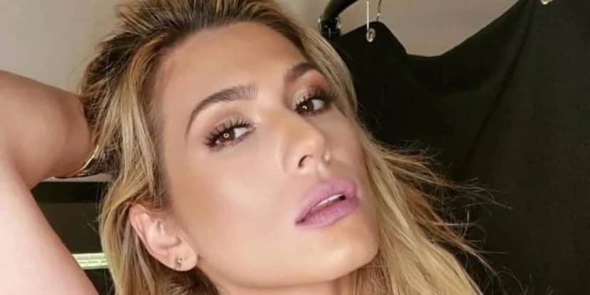 Lívia Andrade, com fio-dental enfiado até o talo, ostenta bumbum gigante - Foto: Reprodução Lívia Andrade, com fio-dental enfiado até o talo, ostenta bumbum gigante - Foto: Reprodução